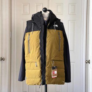 The North Face Women's Pallie Waterproof 550 Down Vest in Fir Green Size M